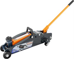 Домкрат подкатной 2.5 т. с фиксатором в кейсе, 140-387 мм Ombra OHT225C 12176