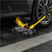 Домкрат гидравлический подкатной с фиксатором, 2 т, 130-330 мм, в кейсе Denzel 12089